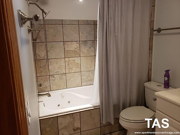 5th image of 1833 N Wolcott Ave APT Ch