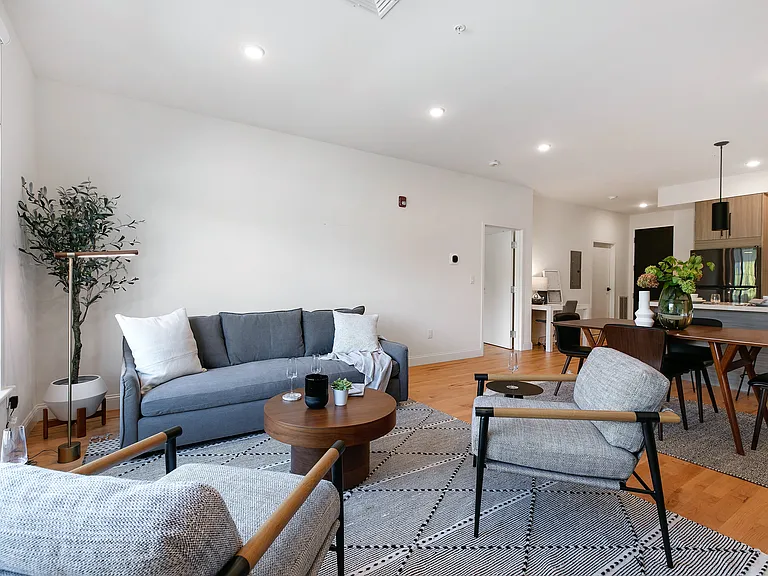 760 Broadway — Photo 25
