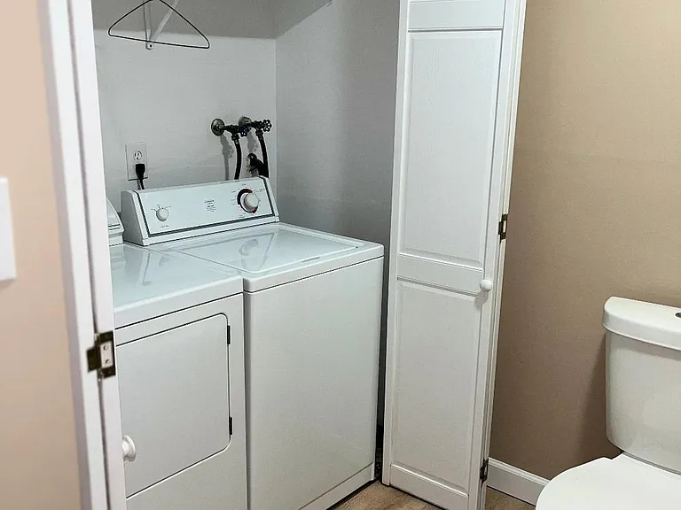Bathroom/Washer Dryer