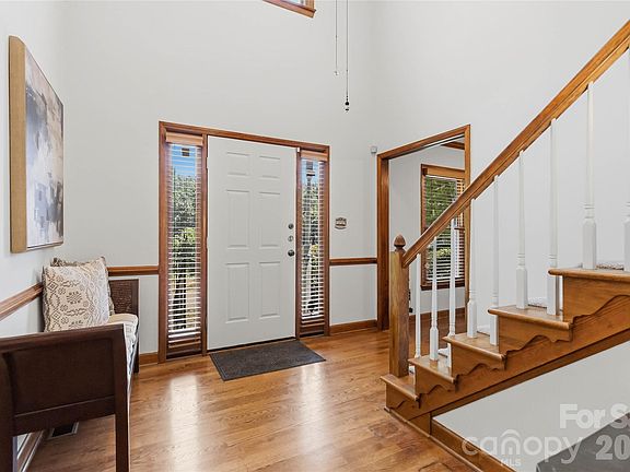 3rd image of 6933 Albaneen Ct