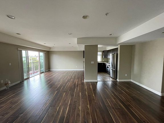 3rd image of 1537 S Holt Ave Unit 301