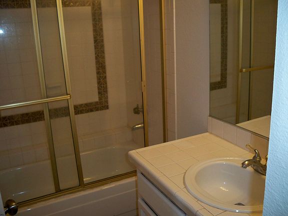 5th image of 4300 N Lamont St APT 237