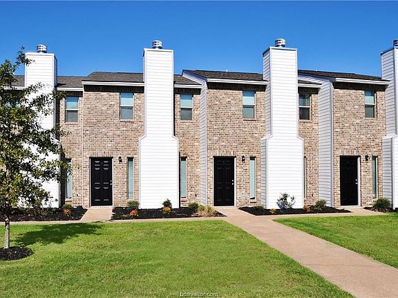 2nd image of 807 Navarro Dr APT A