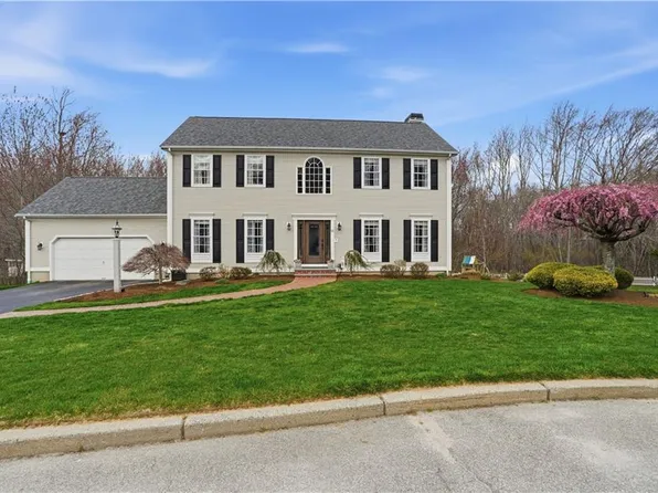 52 Hummingbird Ln, Cranston, RI 02921