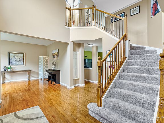 2nd image of 1387 Essex Dr