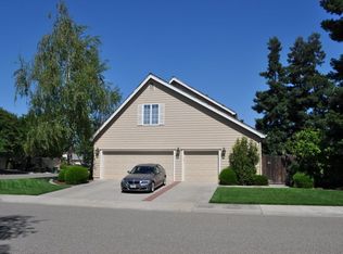 2220 Castleview Dr, Turlock, CA 95382