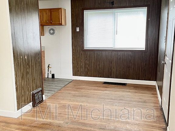 3rd image of 4422 Huron Cir