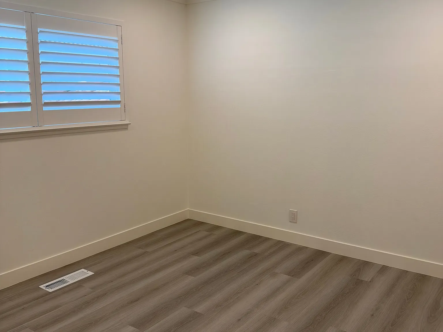 2 bed, 825 sqft, $4,100 — Photo 4