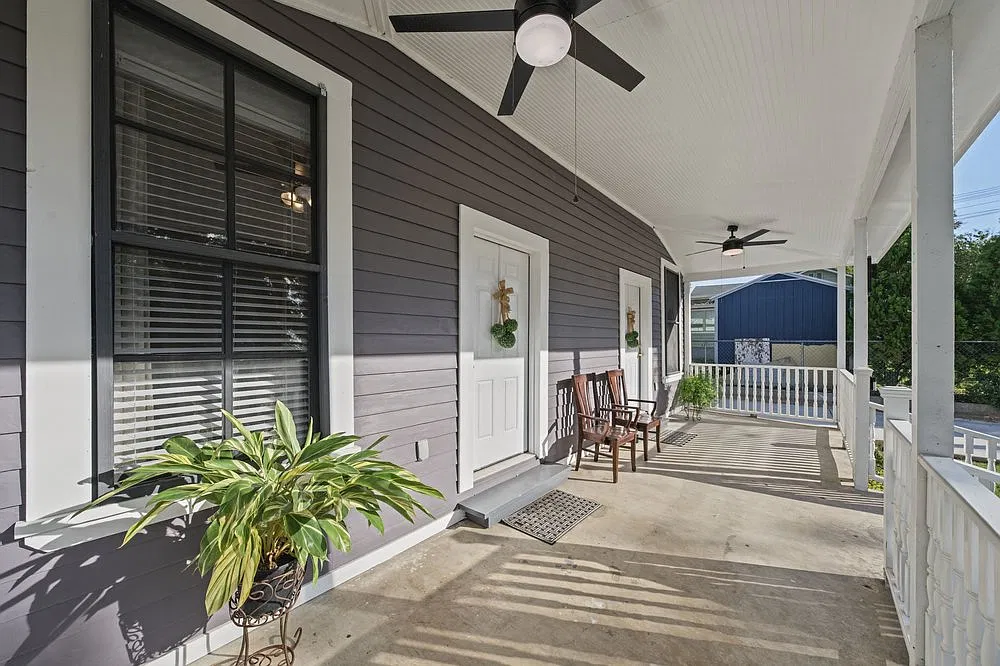 Charming 2-Bed Home with Private Patio, Fenced Yard & Modern Comforts 1008 N Mesquite St, San Ant... — Photo 3