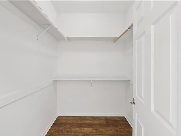 1888 Leaning Oak Dr — Photo 3