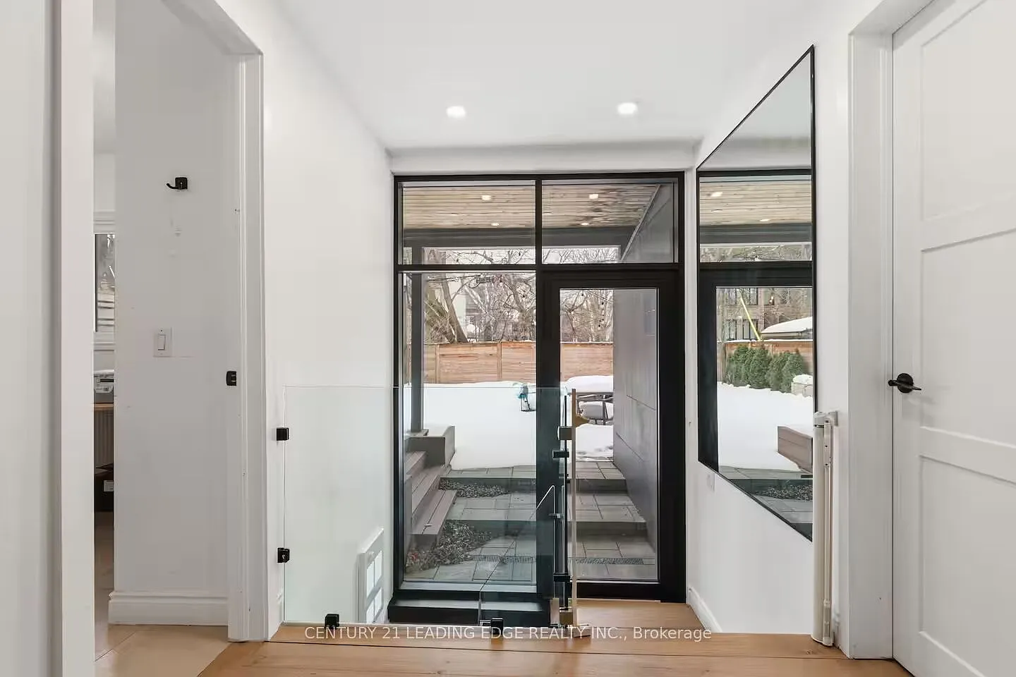 6 bed, $9,000 — Photo 2