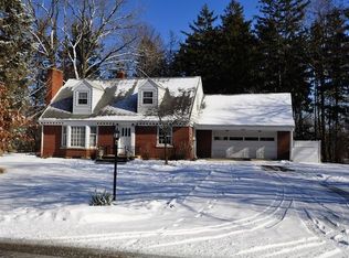 7S485 Green Acres Dr, Naperville, IL 60540