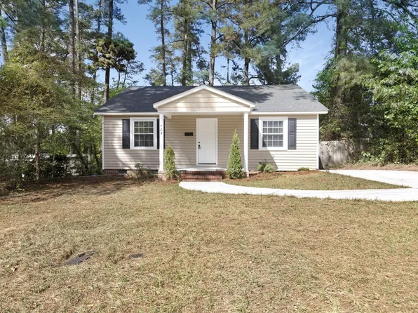 722 Kooler Cir, Fayetteville, NC 28305