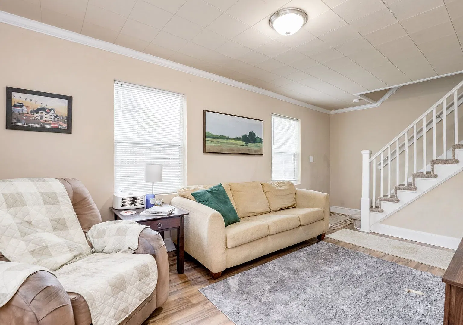Renovated and Roomy 3 Bedroom Home in the Heart of Historical Cradock in Portsmouth — Photo 2