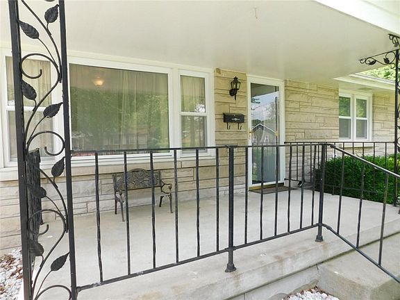 4th image of 326 Redwood Dr