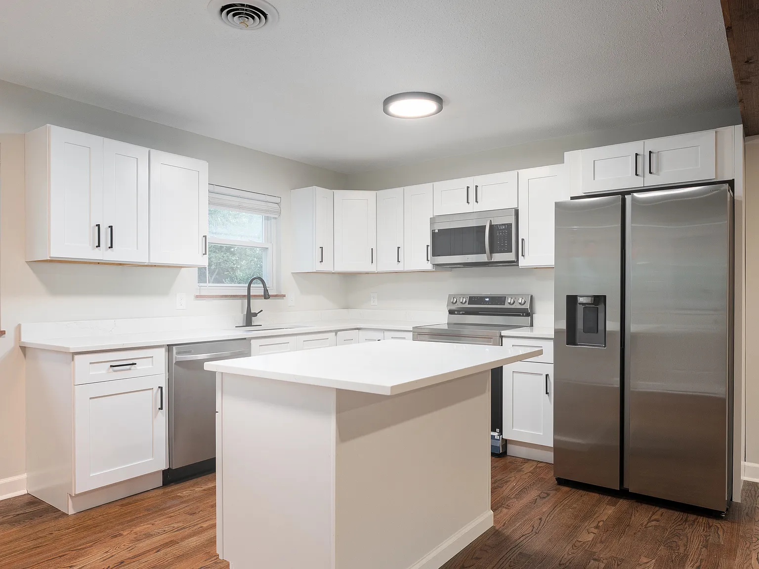 3 bed, 1500 sqft, $2,600 — Photo 4