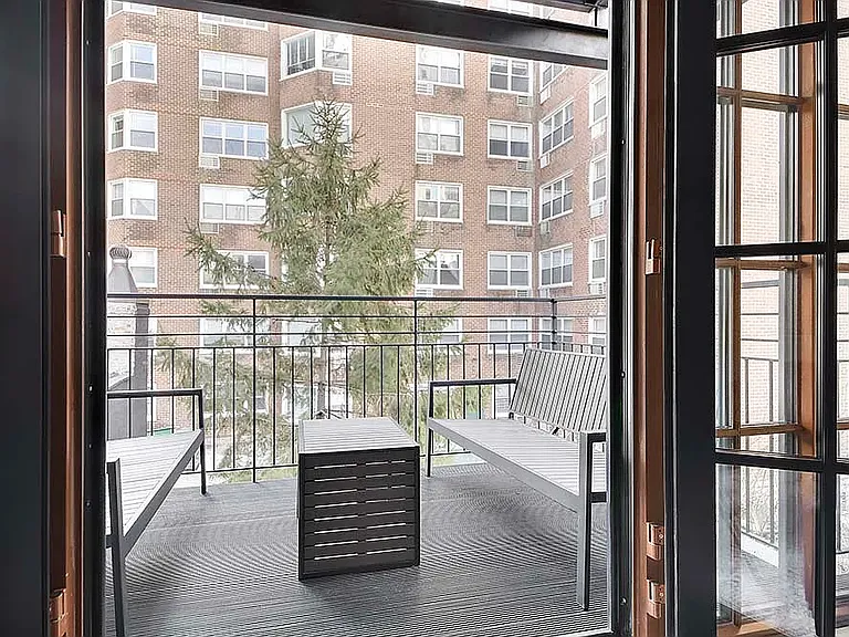 206 E 20th St #PENTHOUSE — Photo 9