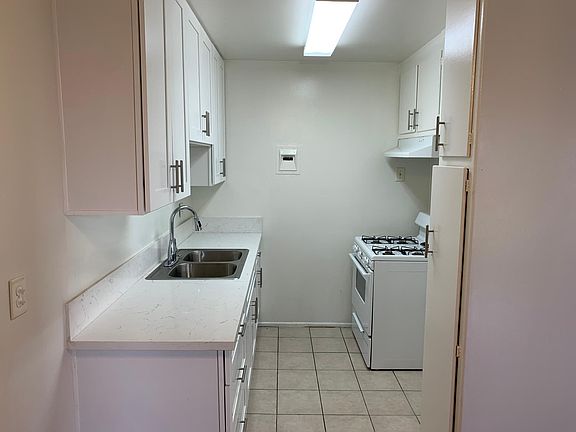 3rd image of 812 S Glendale Ave APT 7
