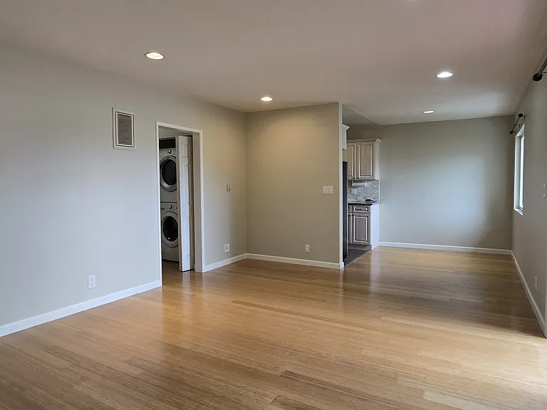 2137 20th St #4 — Photo 3