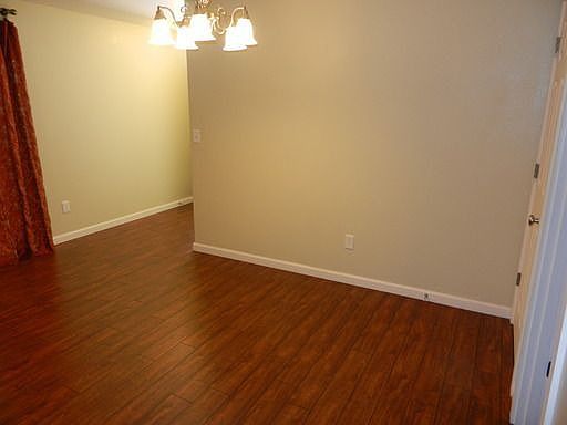 4th image of 13505 NE 50th Way