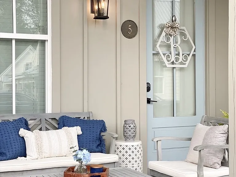 2nd Ave 1BR Cottage Porch