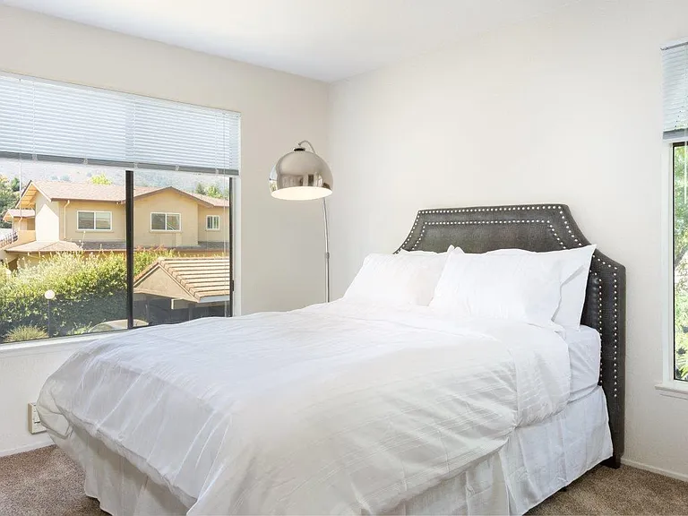 Monte Vista Apartments — Photo 7