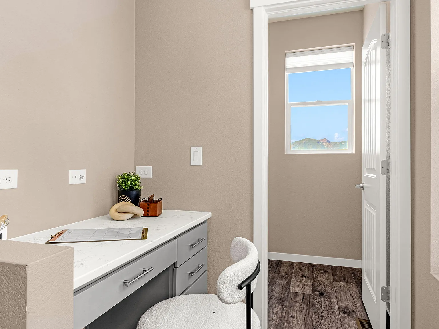 4 bed, 1999 sqft, $2,900 — Photo 3