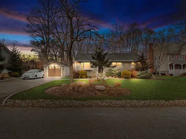 80A Haring Dr, Old Tappan, NJ 07675