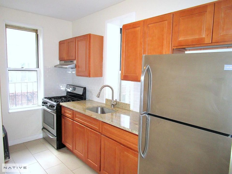 2nd image of 15 Clifford Pl #2