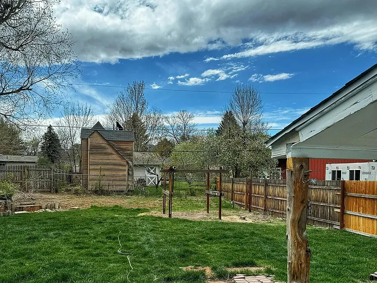 3911 Capitol Dr #2 — Photo 1