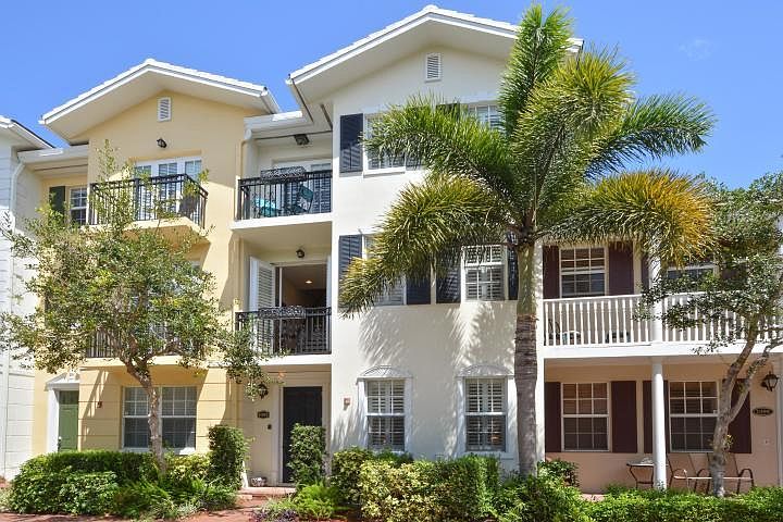 Home For Sale In Heritage Club