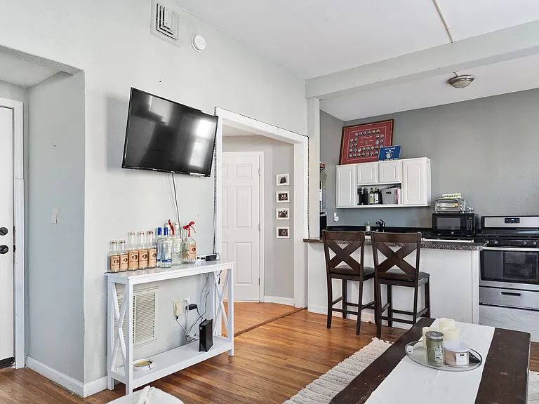 82 Hawley St #3H — Photo 8