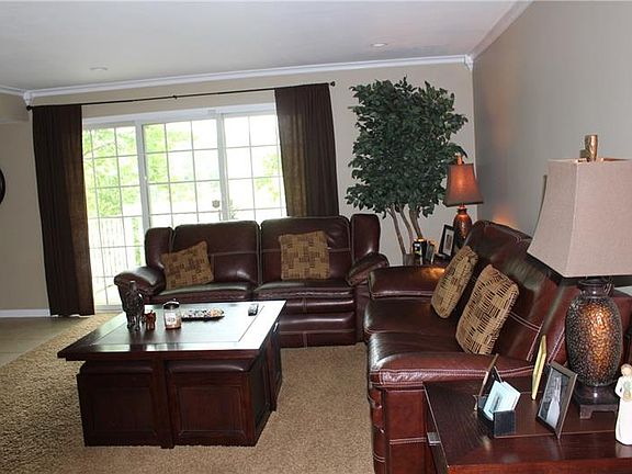 4th image of 115 Park Ln