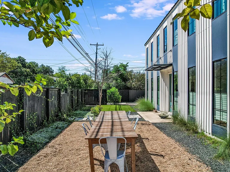 1300 Navasota St — Photo 26