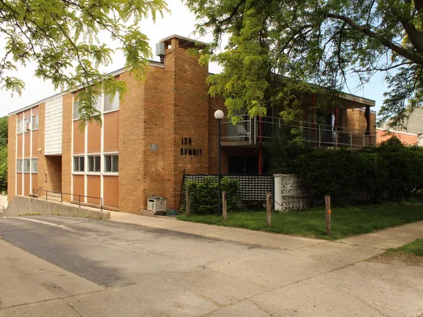130 Summit St APT 2, Rockford, IL 61107