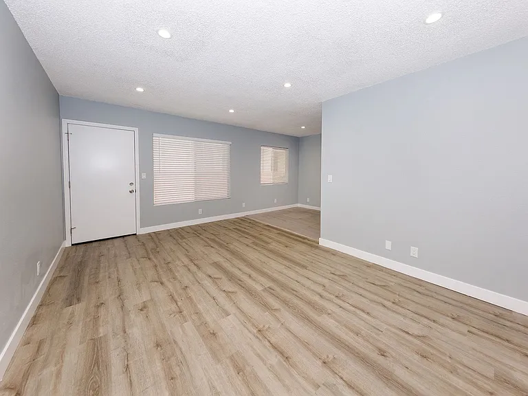 916 N Inglewood Ave — Photo 9