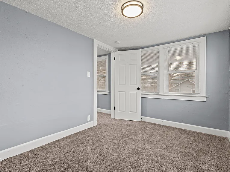 4437 Wayne Ave — Photo 6