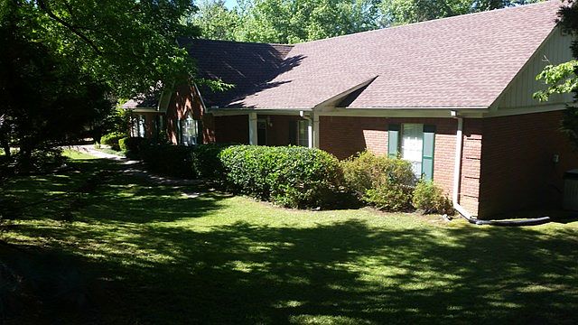 1st image of 207 Woodlawn Dr