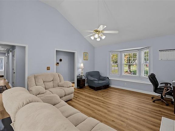 3rd image of 204 Aldridge Ln