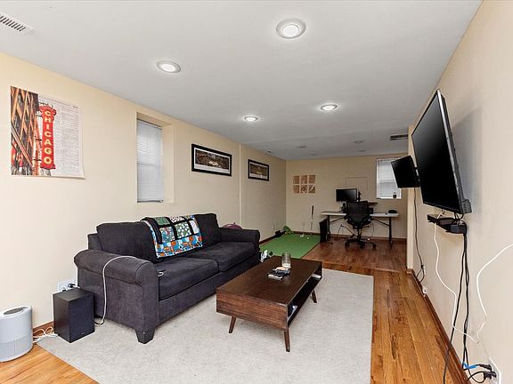 2nd image of 3214 N Paulina St #G
