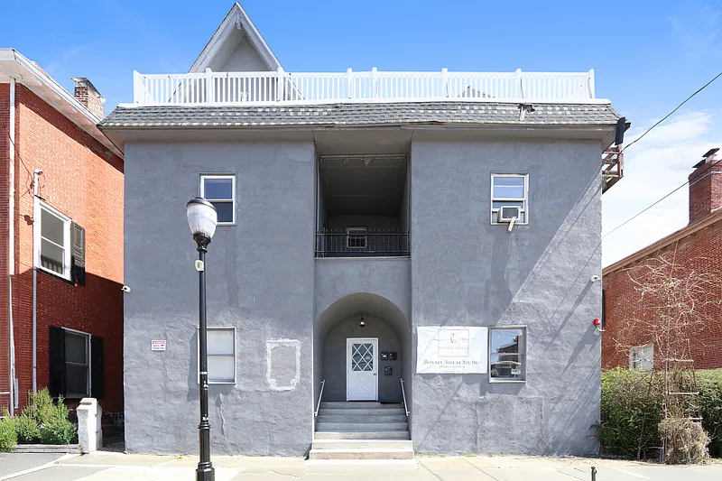1 bed, 1.0 bath, $1,600 — Photo 1