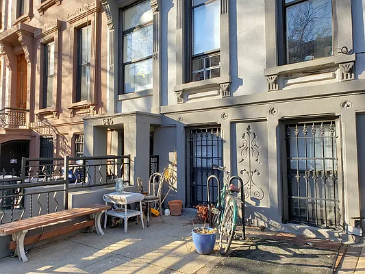 Rented by Signature Property Realty | media 15