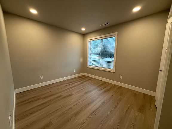 5th image of 651 Washington St