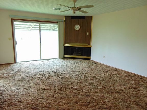 5th image of 2230 Woodcrest Dr