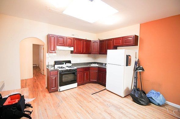 1st image of 11928 Metropolitan Ave #2E