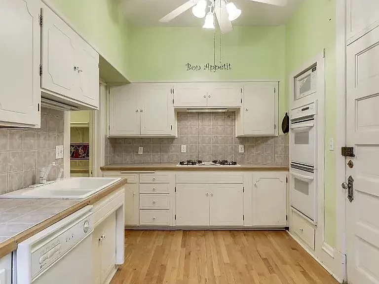 614 Grand Ave #D — Photo 2
