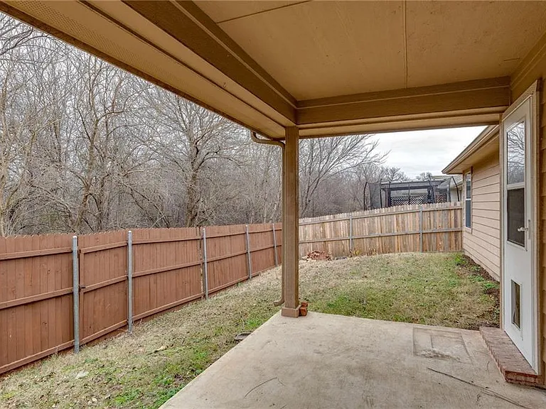 708 Creekside Dr — Photo 21
