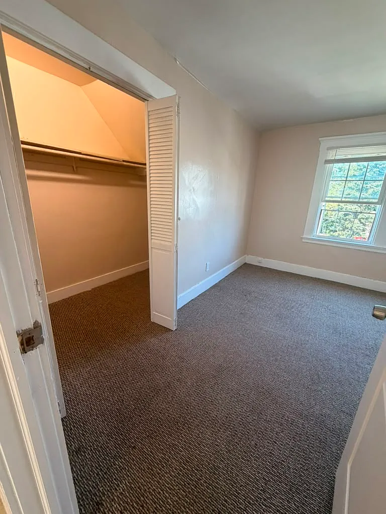 3 bed, $1,425 — Photo 4