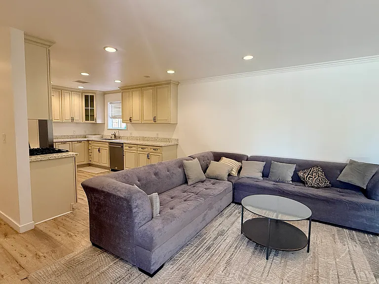7720 Lubao Ave — Photo 2