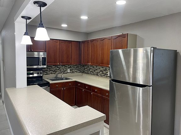 3rd image of 705 Wood Dr